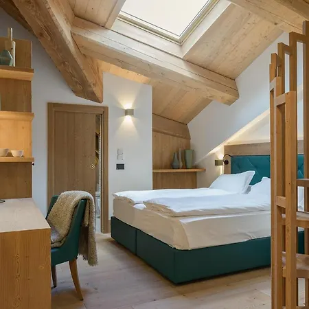 Royal Cortina Hotel 3*