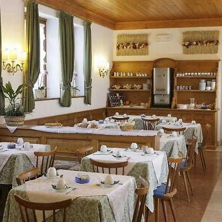 Royal Cortina كورتينا دامبيتزو