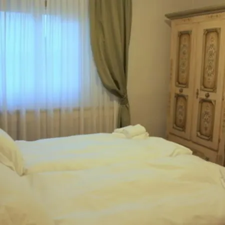 Royal Cortina فندق