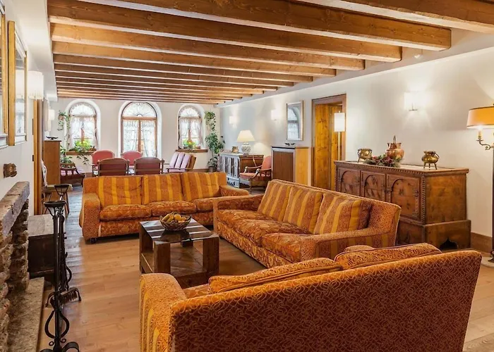 Royal Cortina Szálloda 3*