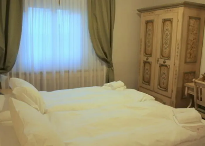 Royal Cortina Szálloda