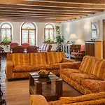 Отель Royal Cortina 3*