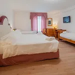 Royal Cortina Отель