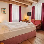 Royal Cortina Отель