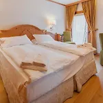 Royal Cortina Отель