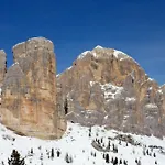 Отель Royal Cortina