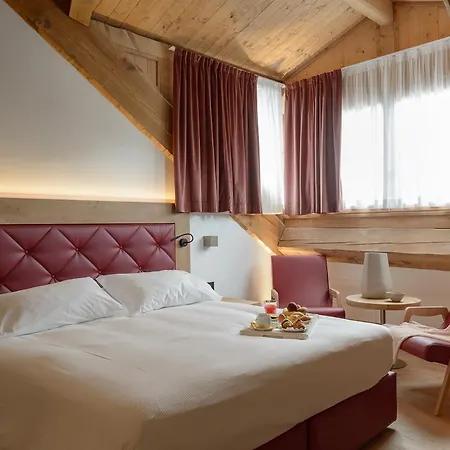 Отель Royal Cortina 3*