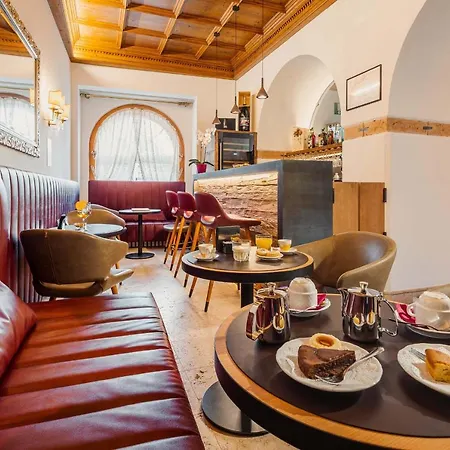 Royal Cortina Hotel 3*
