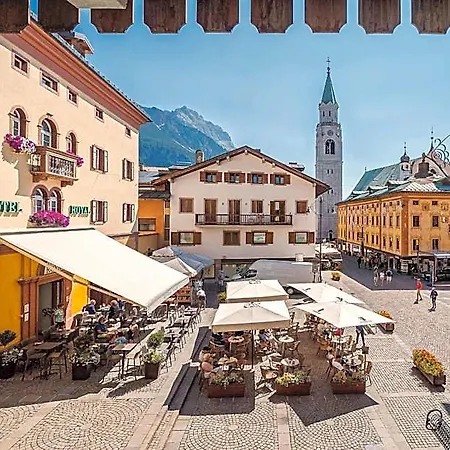 Hotel Royal Cortina 3*