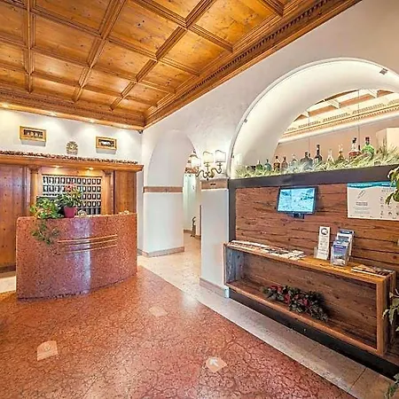 Royal Cortina Отель Кортина-д'Ампеццо