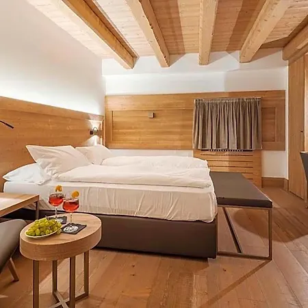 Royal Cortina 3*